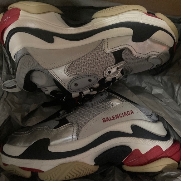 Balenciaga Triple S Silver Red - Picture 3 of 3